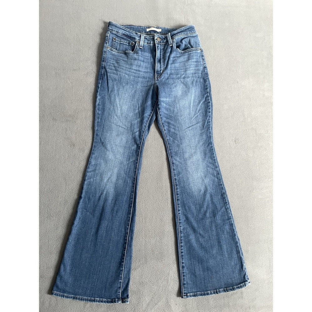 Levi's High Rise Flared Jeans in Medium Blue